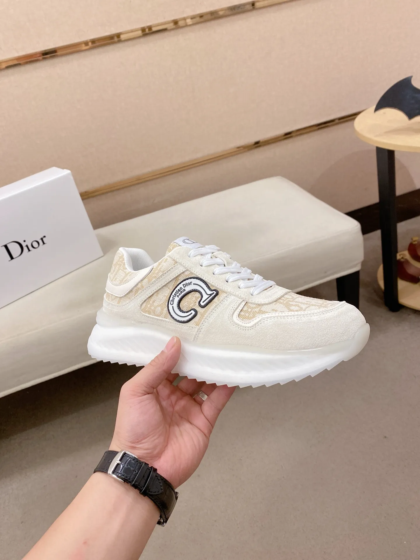 Men's shoes💰 462💰🇮🇹🇮🇹Dior d The new model is on sale at the same time at the counter. The upper 🇮🇹 is imported Italian first-layer cowhide, and the lining is fully imported sheepskin 💪💪. It is a complete 1⃣️ to 1⃣️ replica 🇮🇹💪💪, ⚠ Sole: The original sole is specially provided by the original factory. The exclusive movable molded sole is super comfortable. ⚠Original factory single goods, 🔍🔍high quality, you can enter and leave the counter at will, welcome to compare⚠. Code number:38-44